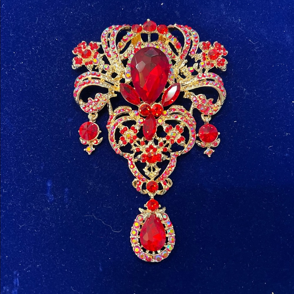 Large crimson red statement brooch a real eye catcher - Picture 3 of 3